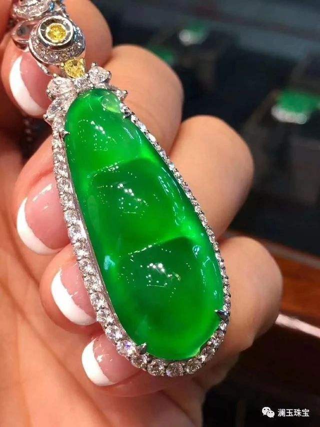 手镯不能带一对吗翡翠知识分享文案-第1张图片-翡翠网 手镯不能带一对吗翡翠知识分享文案-第1张图片-翡翠网