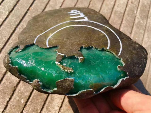 造假翡翠原石,翡翠原石假皮壳图片-第1张图片-翡翠网 造假翡翠原石,翡翠原石假皮壳图片-第1张图片-翡翠网