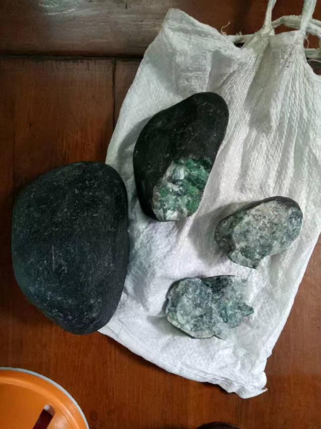 造假翡翠原石,翡翠原石假皮壳图片-第5张图片-翡翠网 造假翡翠原石,翡翠原石假皮壳图片-第5张图片-翡翠网