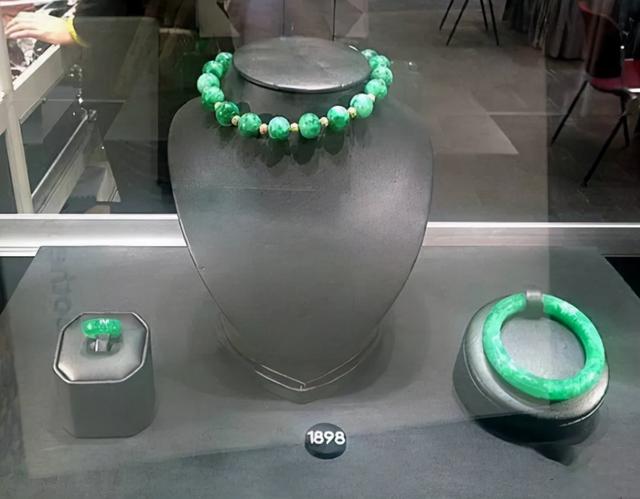 关于老翡翠及价格的信息-第8张图片-翡翠网 关于老翡翠及价格的信息-第8张图片-翡翠网