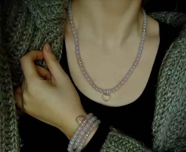 关于老翡翠及价格的信息-第10张图片-翡翠网 关于老翡翠及价格的信息-第10张图片-翡翠网