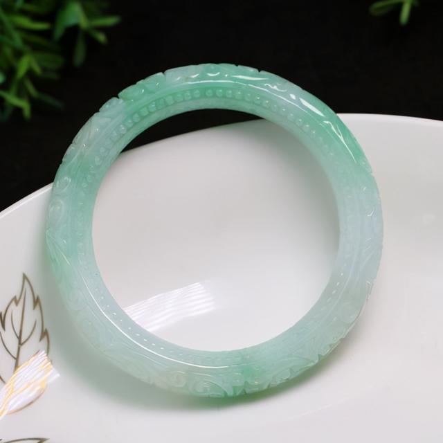 手镯的圈口怎么量准确,翡翠手镯佩戴尺码-第9张图片-翡翠网 手镯的圈口怎么量准确,翡翠手镯佩戴尺码-第9张图片-翡翠网