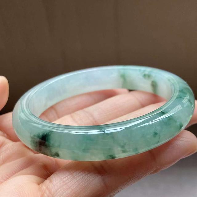 手镯的圈口怎么量准确,翡翠手镯佩戴尺码-第11张图片-翡翠网 手镯的圈口怎么量准确,翡翠手镯佩戴尺码-第11张图片-翡翠网