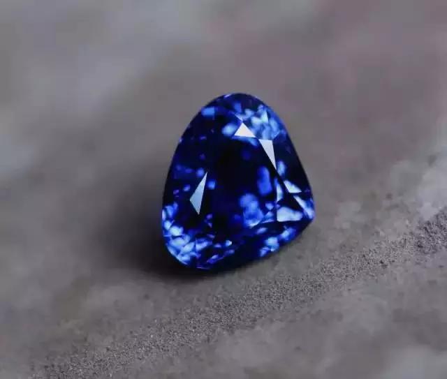 翡翠首饰挂件翡翠珠宝知识大全图片-第29张图片-翡翠网 翡翠首饰挂件翡翠珠宝知识大全图片-第29张图片-翡翠网