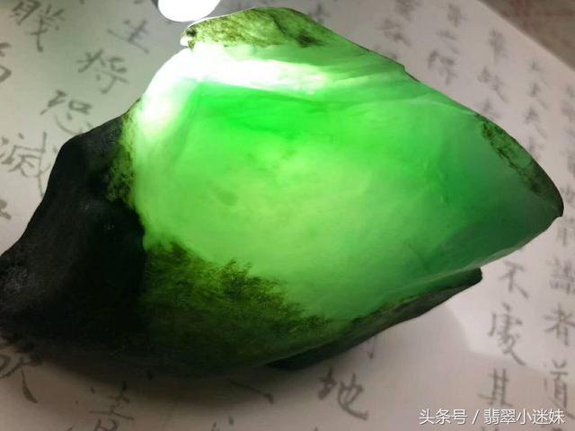 包含翡翠原石打灯表现绿色的词条-第3张图片-翡翠网 包含翡翠原石打灯表现绿色的词条-第3张图片-翡翠网