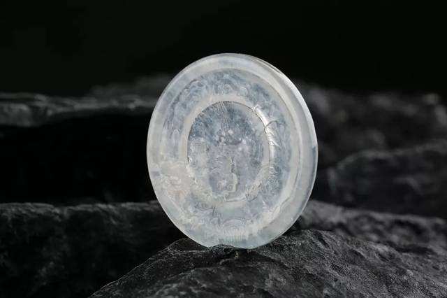 关于翡翠烟灰色冰种价格的信息-第2张图片-翡翠网 关于翡翠烟灰色冰种价格的信息-第2张图片-翡翠网