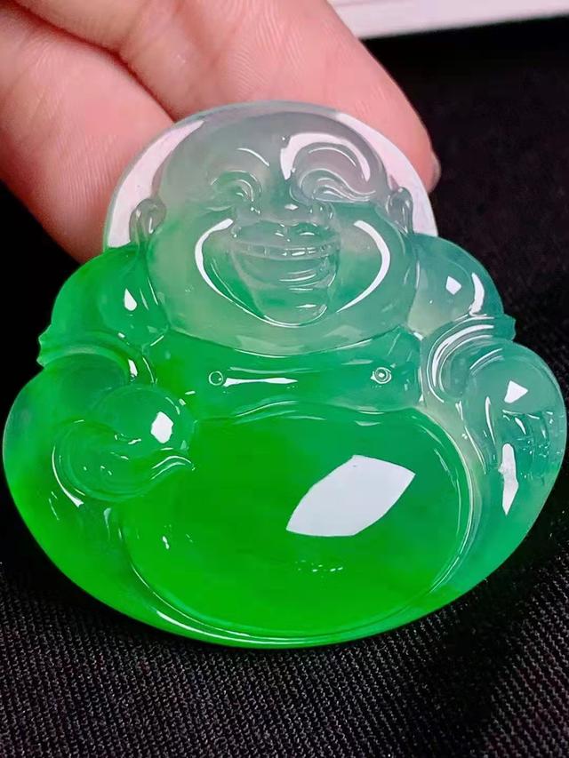 翡翠吊坠真假价格是多少,翡翠应该怎么鉴别-第3张图片-翡翠网 翡翠吊坠真假价格是多少,翡翠应该怎么鉴别-第3张图片-翡翠网