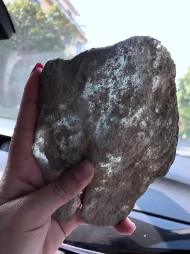 关于青海大型冰种翡翠原石的信息-第3张图片-翡翠网 关于青海大型冰种翡翠原石的信息-第3张图片-翡翠网