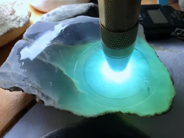 关于青海大型冰种翡翠原石的信息-第7张图片-翡翠网 关于青海大型冰种翡翠原石的信息-第7张图片-翡翠网