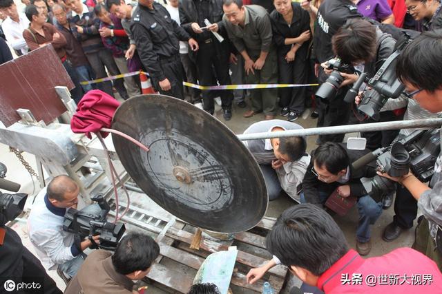 五吨翡翠原石切割玉原石怎么切割-第1张图片-翡翠网 五吨翡翠原石切割玉原石怎么切割-第1张图片-翡翠网