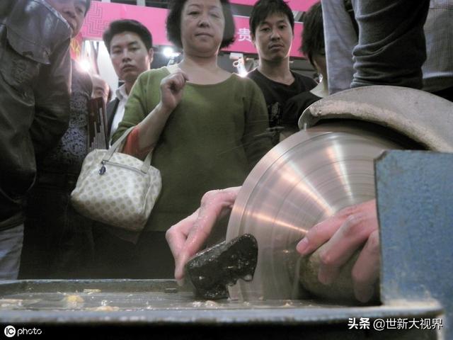 五吨翡翠原石切割玉原石怎么切割-第2张图片-翡翠网 五吨翡翠原石切割玉原石怎么切割-第2张图片-翡翠网