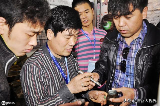 五吨翡翠原石切割玉原石怎么切割-第4张图片-翡翠网 五吨翡翠原石切割玉原石怎么切割-第4张图片-翡翠网