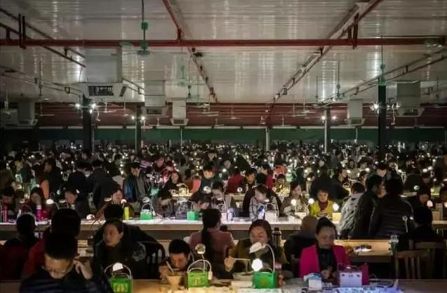 翡翠原石主播的QQ直播中的翡翠原石能买吗-第1张图片-翡翠网 翡翠原石主播的QQ直播中的翡翠原石能买吗-第1张图片-翡翠网