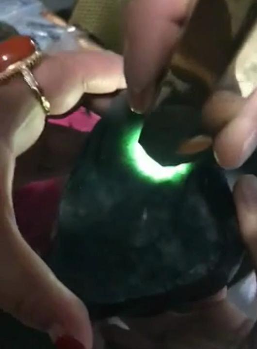 翡翠原石主播的QQ直播中的翡翠原石能买吗-第7张图片-翡翠网 翡翠原石主播的QQ直播中的翡翠原石能买吗-第7张图片-翡翠网