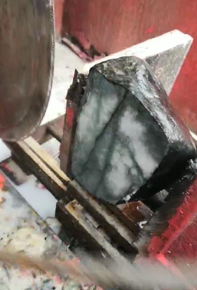 翡翠原石主播的QQ直播中的翡翠原石能买吗-第8张图片-翡翠网 翡翠原石主播的QQ直播中的翡翠原石能买吗-第8张图片-翡翠网