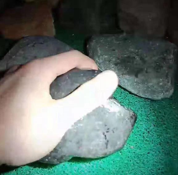 翡翠原石主播的QQ直播中的翡翠原石能买吗-第11张图片-翡翠网 翡翠原石主播的QQ直播中的翡翠原石能买吗-第11张图片-翡翠网