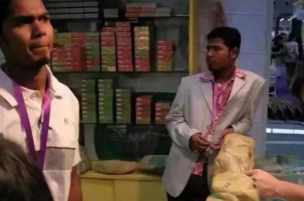 翡翠原石主播的QQ直播中的翡翠原石能买吗-第12张图片-翡翠网 翡翠原石主播的QQ直播中的翡翠原石能买吗-第12张图片-翡翠网