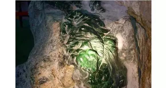 铁龙生属于翡翠的什么等级,铁生龙翡翠的价格-第3张图片-翡翠网 铁龙生属于翡翠的什么等级,铁生龙翡翠的价格-第3张图片-翡翠网