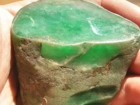 铁龙生属于翡翠的什么等级,铁生龙翡翠的价格-第8张图片-翡翠网 铁龙生属于翡翠的什么等级,铁生龙翡翠的价格-第8张图片-翡翠网