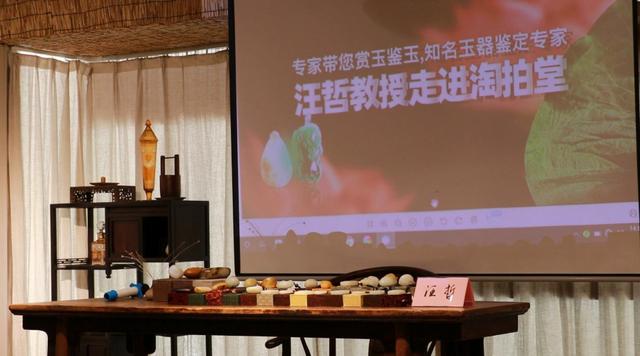 翡翠手镯戴在哪只手好,翡翠手镯权威鉴定专家-第1张图片-翡翠网 翡翠手镯戴在哪只手好,翡翠手镯权威鉴定专家-第1张图片-翡翠网