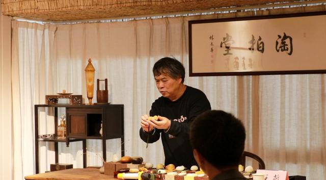 翡翠手镯戴在哪只手好,翡翠手镯权威鉴定专家-第9张图片-翡翠网 翡翠手镯戴在哪只手好,翡翠手镯权威鉴定专家-第9张图片-翡翠网