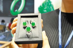 关于昆明怡泰祥翡翠手镯多少钱的信息-第1张图片-翡翠网 关于昆明怡泰祥翡翠手镯多少钱的信息-第1张图片-翡翠网