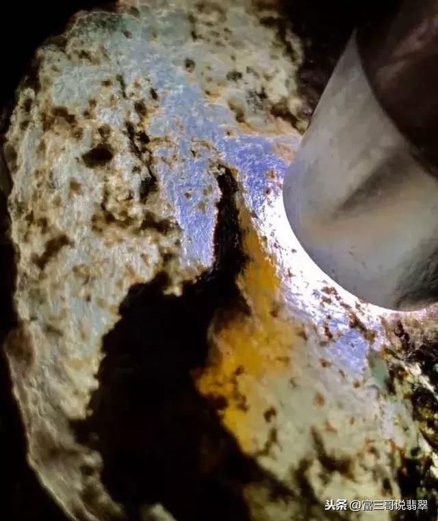 翡翠脱沙是什么原石台湾翡翠原石脱沙-第1张图片-翡翠网 翡翠脱沙是什么原石台湾翡翠原石脱沙-第1张图片-翡翠网