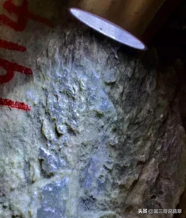 翡翠脱沙是什么原石台湾翡翠原石脱沙-第2张图片-翡翠网 翡翠脱沙是什么原石台湾翡翠原石脱沙-第2张图片-翡翠网