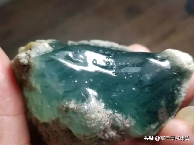 翡翠原石哪里好翡翠原石开窗皮-第2张图片-翡翠网 翡翠原石哪里好翡翠原石开窗皮-第2张图片-翡翠网