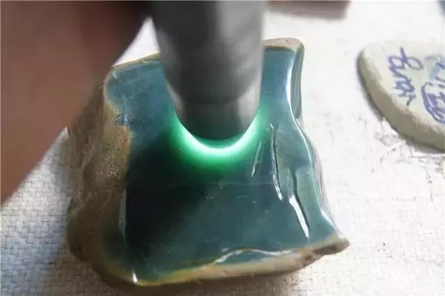 白色不透明翡翠图片乳白色翡翠原石-第5张图片-翡翠网 白色不透明翡翠图片乳白色翡翠原石-第5张图片-翡翠网