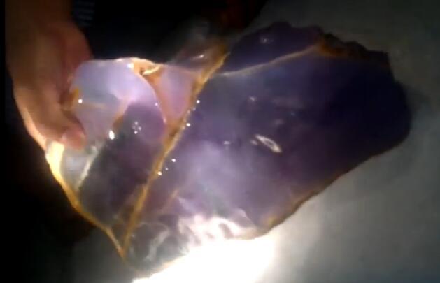 缅甸有翡翠原石高档缅甸翡翠原石-第6张图片-翡翠网 缅甸有翡翠原石高档缅甸翡翠原石-第6张图片-翡翠网