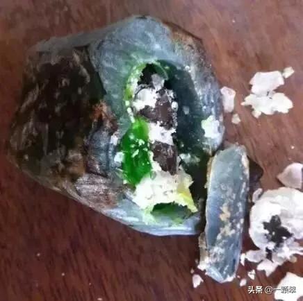 翡翠原石造假过程假翡翠原石是什么做的-第12张图片-翡翠网 翡翠原石造假过程假翡翠原石是什么做的-第12张图片-翡翠网