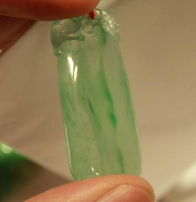 玉石和翡翠哪个好翡翠基础知识大全集-第9张图片-翡翠网 玉石和翡翠哪个好翡翠基础知识大全集-第9张图片-翡翠网