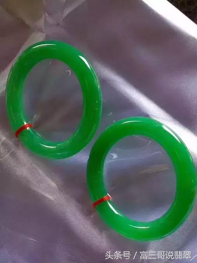 翡翠手镯戴在哪只手好翡翠手镯戴哪个手上对身体好-第7张图片-翡翠网 翡翠手镯戴在哪只手好翡翠手镯戴哪个手上对身体好-第7张图片-翡翠网