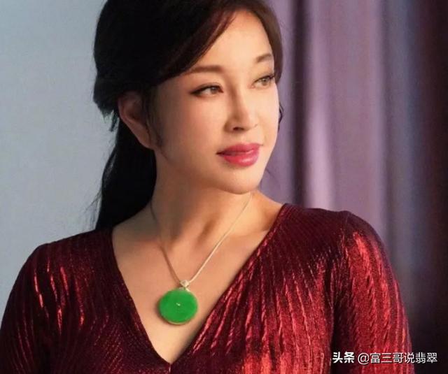 关于冰糯种翡翠项链价格的信息-第1张图片-翡翠网 关于冰糯种翡翠项链价格的信息-第1张图片-翡翠网