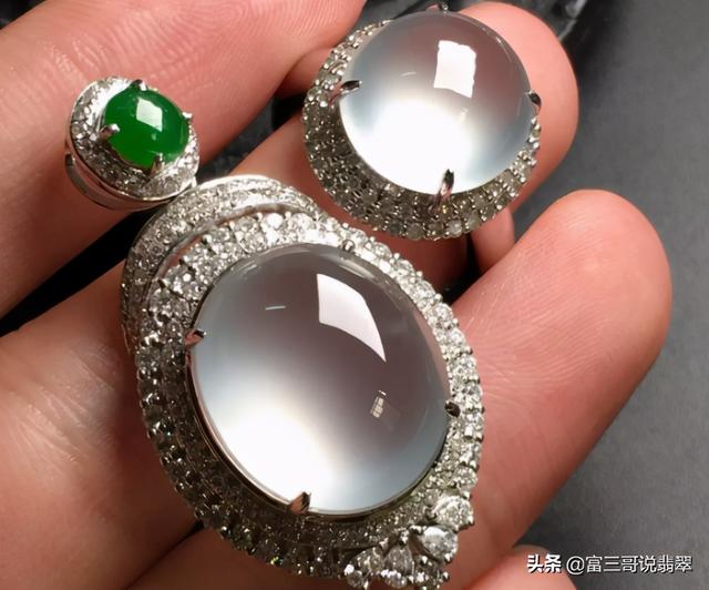 关于冰糯种翡翠项链价格的信息-第6张图片-翡翠网 关于冰糯种翡翠项链价格的信息-第6张图片-翡翠网