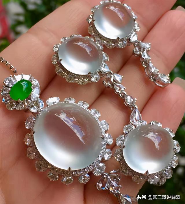 关于冰糯种翡翠项链价格的信息-第7张图片-翡翠网 关于冰糯种翡翠项链价格的信息-第7张图片-翡翠网