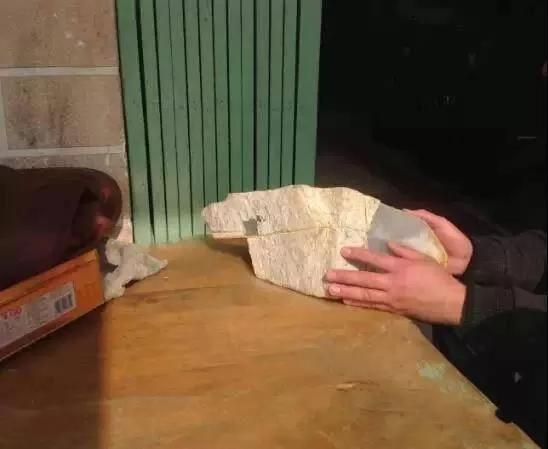 玉镯制作过程视频翡翠玉牌手镯制作-第2张图片-翡翠网 玉镯制作过程视频翡翠玉牌手镯制作-第2张图片-翡翠网