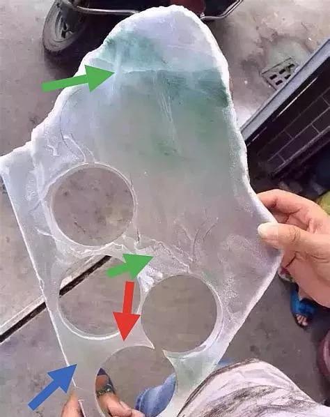 玉镯制作过程视频翡翠玉牌手镯制作-第9张图片-翡翠网 玉镯制作过程视频翡翠玉牌手镯制作-第9张图片-翡翠网