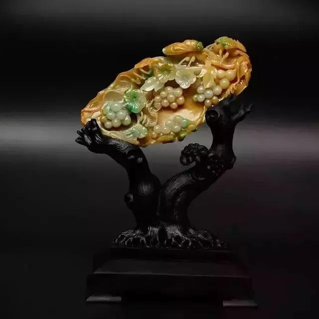 翡翠的原石在哪里桃花紫翡翠原石-第2张图片-翡翠网