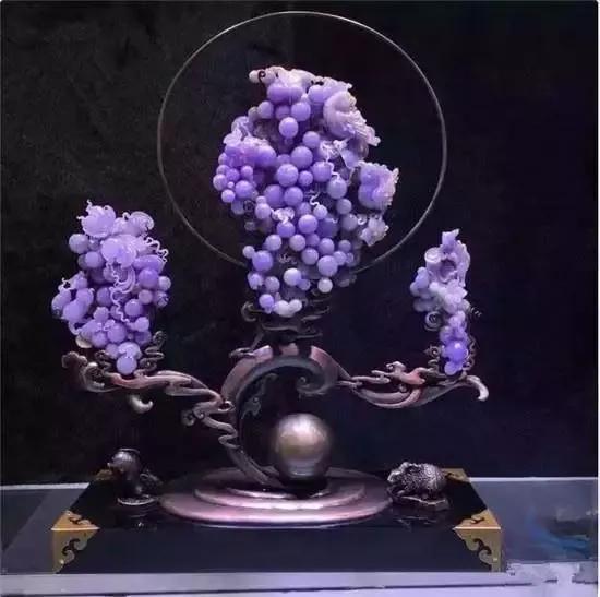 翡翠的原石在哪里桃花紫翡翠原石-第3张图片-翡翠网