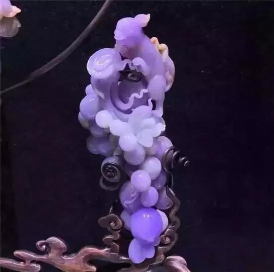 翡翠的原石在哪里桃花紫翡翠原石-第6张图片-翡翠网