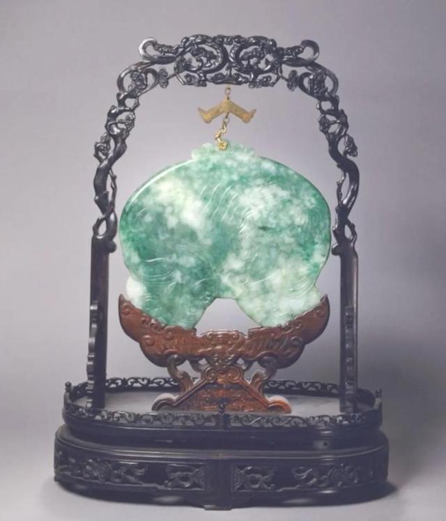 清代翡翠观音的价格,清代翡翠观音挂件鉴定视频-第3张图片-翡翠网 清代翡翠观音的价格,清代翡翠观音挂件鉴定视频-第3张图片-翡翠网