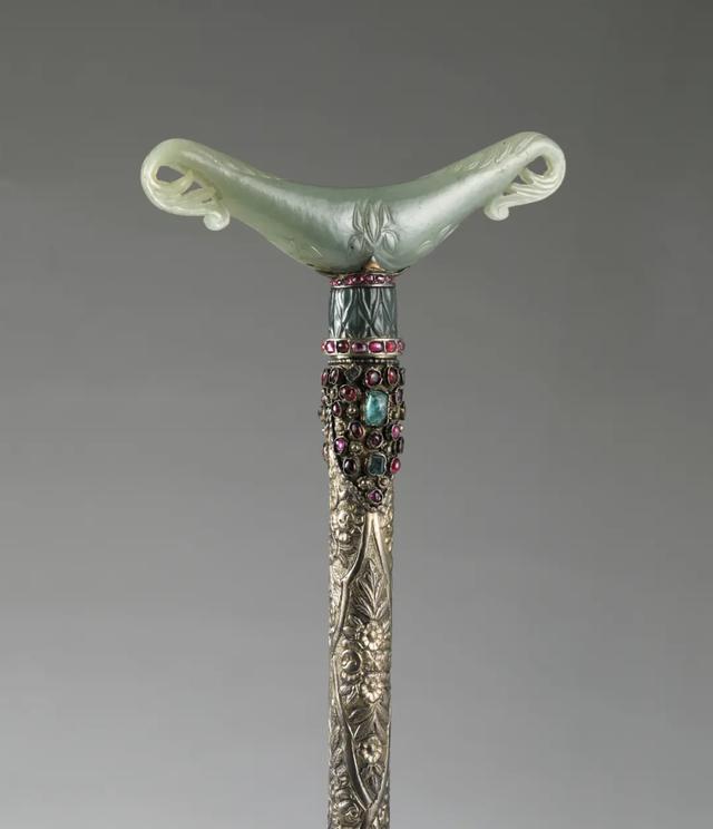 清代翡翠观音的价格,清代翡翠观音挂件鉴定视频-第35张图片-翡翠网 清代翡翠观音的价格,清代翡翠观音挂件鉴定视频-第35张图片-翡翠网