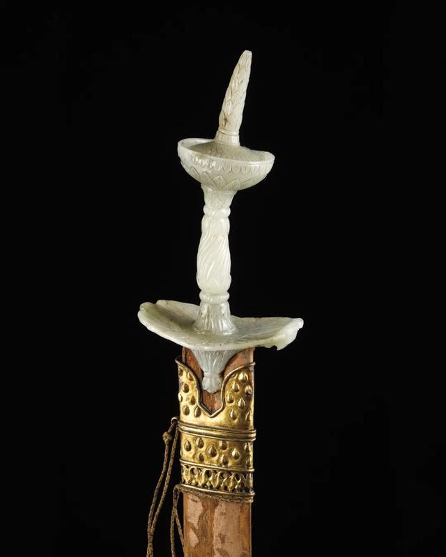 清代翡翠观音的价格,清代翡翠观音挂件鉴定视频-第37张图片-翡翠网 清代翡翠观音的价格,清代翡翠观音挂件鉴定视频-第37张图片-翡翠网