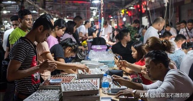 翡翠原石价格,缅甸翡翠原石来到中国-第2张图片-翡翠网 翡翠原石价格,缅甸翡翠原石来到中国-第2张图片-翡翠网