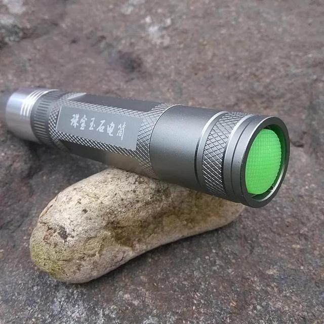 翡翠原石刷洗翡翠原石是用什么工具洗的-第1张图片-翡翠网 翡翠原石刷洗翡翠原石是用什么工具洗的-第1张图片-翡翠网