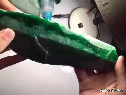 福建高冰翡翠原石,翡翠原石是标王吗-第2张图片-翡翠网 福建高冰翡翠原石,翡翠原石是标王吗-第2张图片-翡翠网