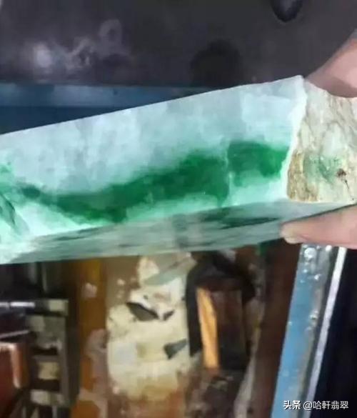 福建高冰翡翠原石,翡翠原石是标王吗-第4张图片-翡翠网 福建高冰翡翠原石,翡翠原石是标王吗-第4张图片-翡翠网