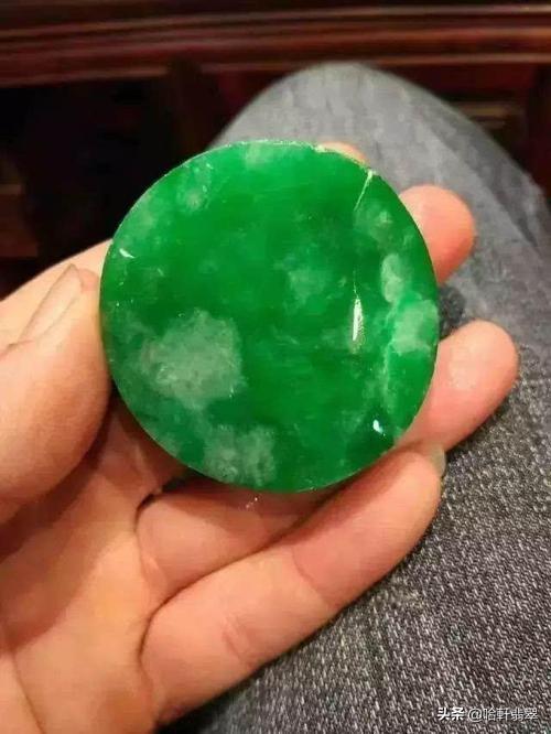 福建高冰翡翠原石,翡翠原石是标王吗-第5张图片-翡翠网 福建高冰翡翠原石,翡翠原石是标王吗-第5张图片-翡翠网